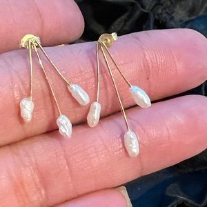 *Just sold* Freshwater Pearl & 14k earrings. Lightweight, dainty & classy